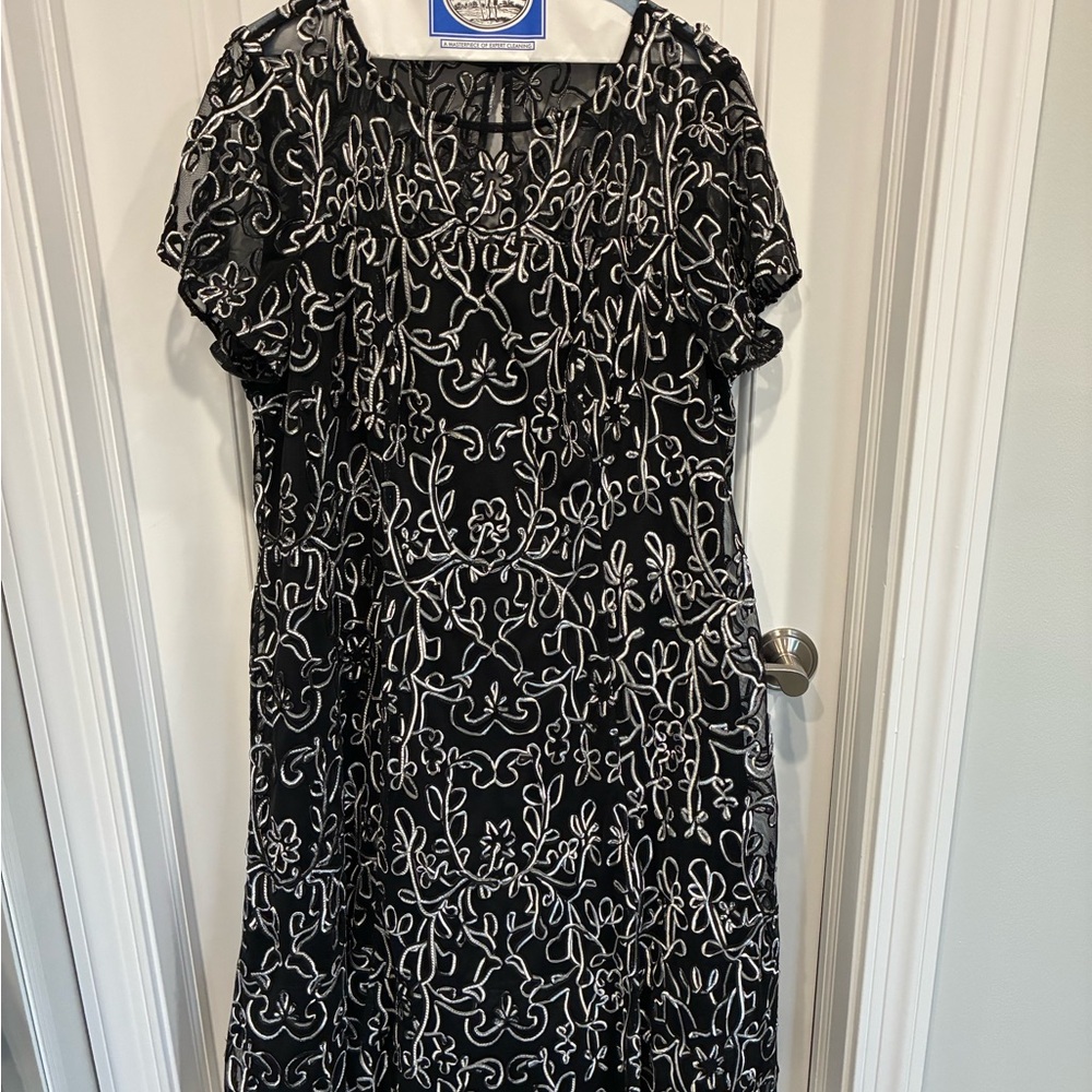 Elegant Black and White Floral Midi Dress